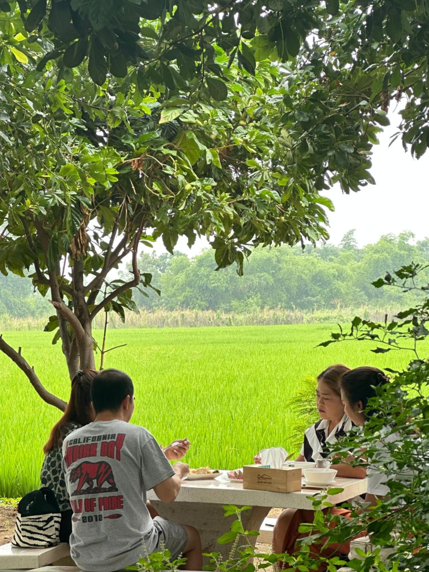 Ban Suweena Uthai Thani Luaran gambar